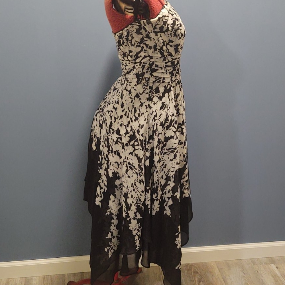 Dress - Picture 2 of 4